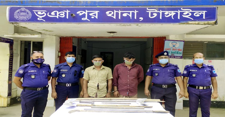 যমুনায় ডাকাতির প্রস্তুতিকালে দেশীয় অস্ত্রসহ গ্রেফতার ২ ডাকাত। ছবি-টাঙ্গাইল২৪.কম